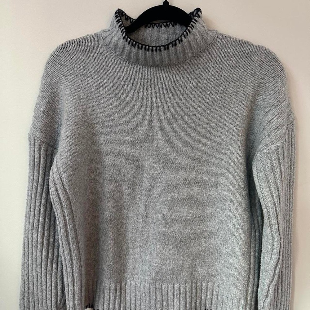 Joie Agatha Women's XS Gray‎ Turtleneck Sweater Black Whipstitch Trim